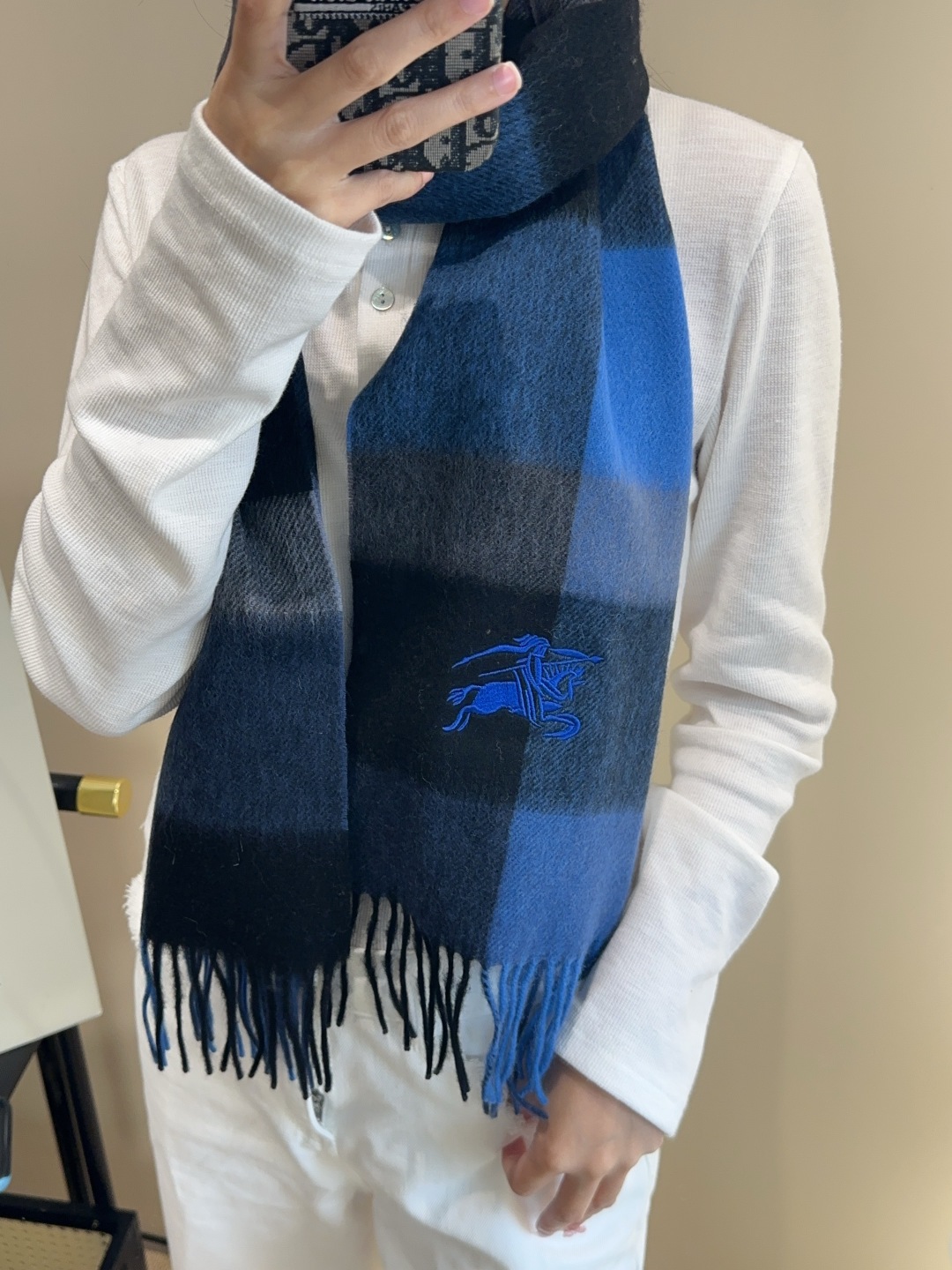 Burberry · 巴宝莉围巾❗️好看的要疯掉了，太有型太有魅力了❗️❗️非常斯文时尚的秋冬单品！真的