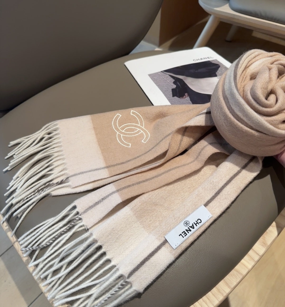 【▪Chanel · 香奈儿难得一见的温柔配色，超级迷恋❗️气质低调恬静又不失优雅❗️】重点推荐❗️高级