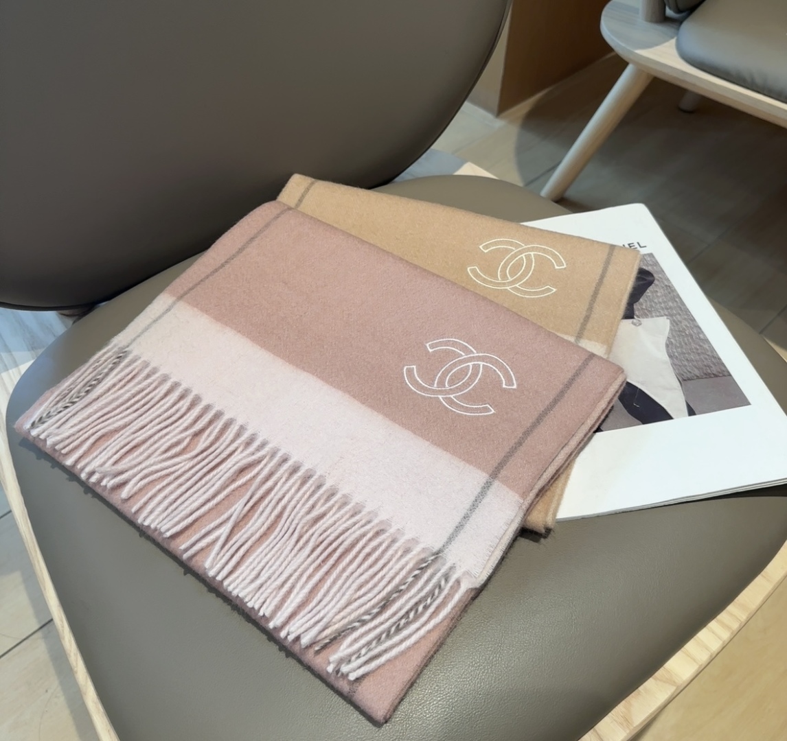 【▪Chanel · 香奈儿难得一见的温柔配色，超级迷恋❗️气质低调恬静又不失优雅❗️】重点推荐❗️高级