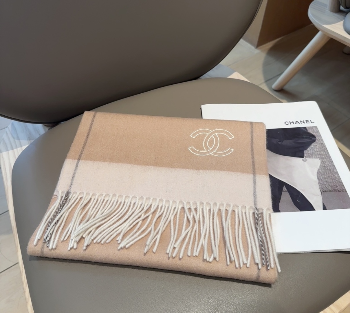 【▪Chanel · 香奈儿难得一见的温柔配色，超级迷恋❗️气质低调恬静又不失优雅❗️】重点推荐❗️高级