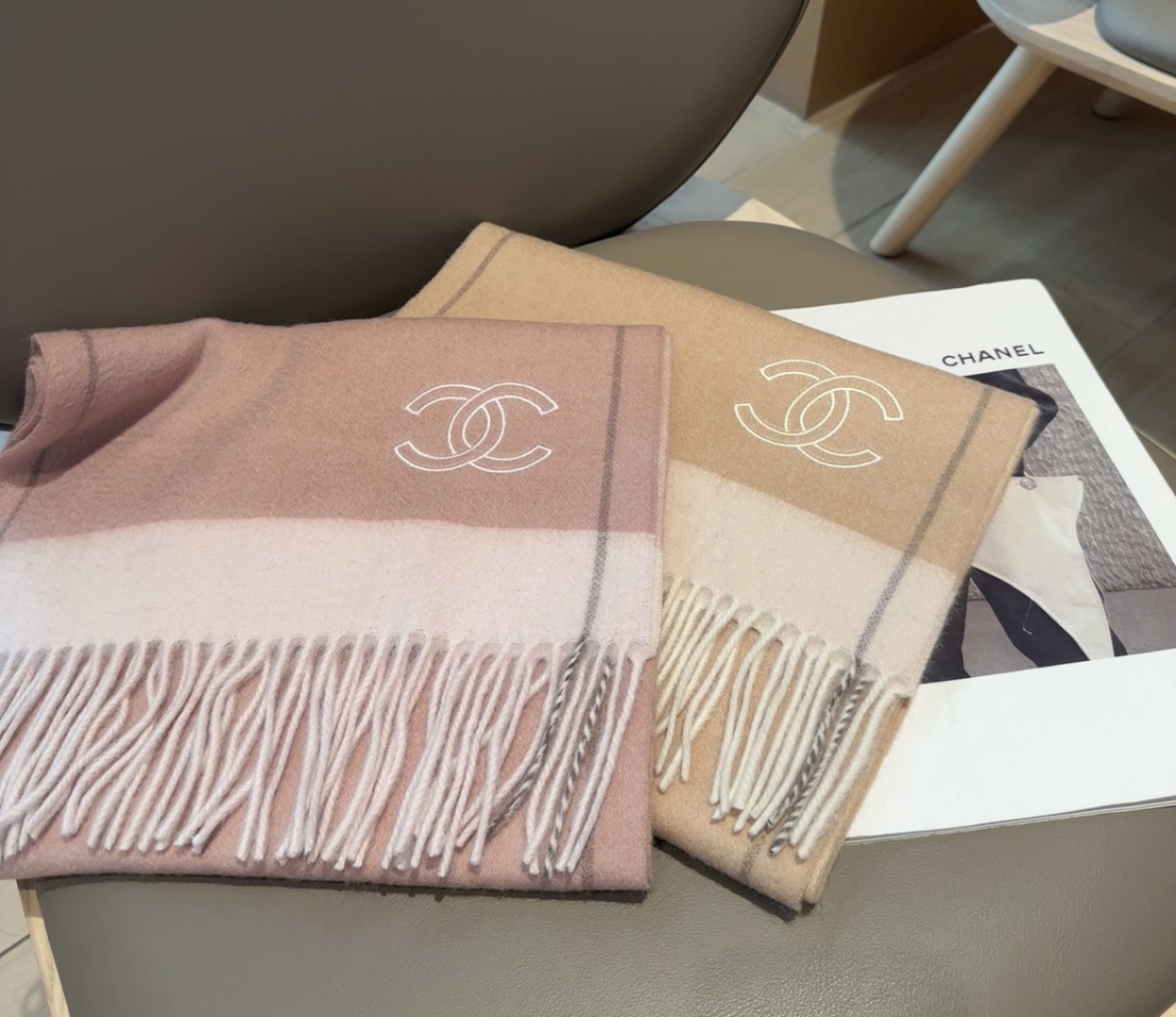 【▪Chanel · 香奈儿难得一见的温柔配色，超级迷恋❗️气质低调恬静又不失优雅❗️】重点推荐❗️高级