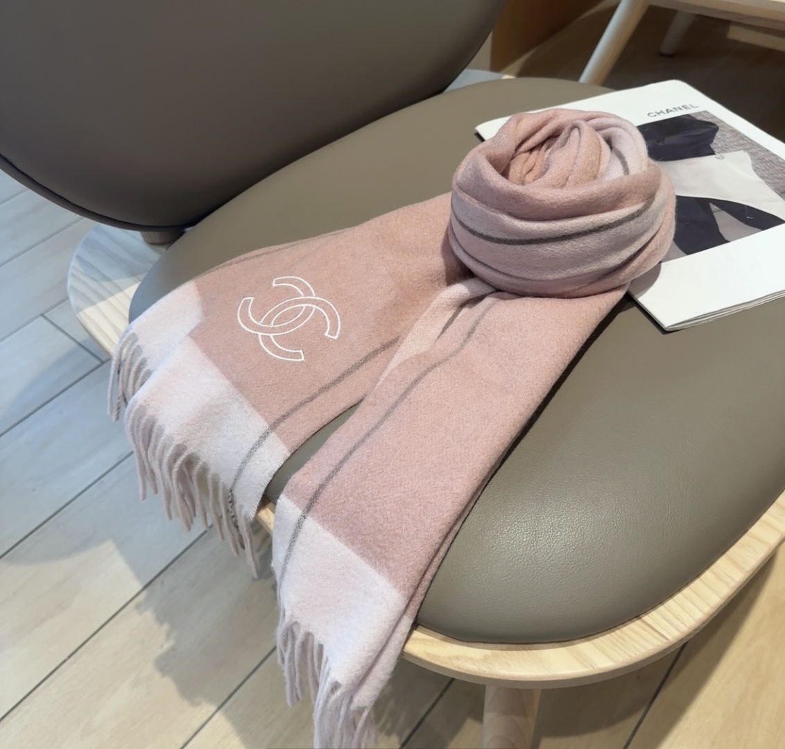 【▪Chanel · 香奈儿难得一见的温柔配色，超级迷恋❗️气质低调恬静又不失优雅❗️】重点推荐❗️高级