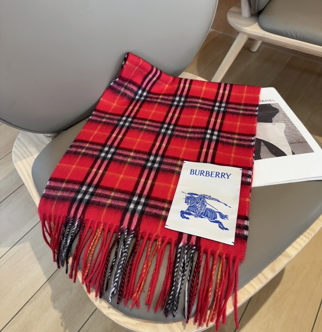 Burberry · 巴宝莉围巾❗️好看的要疯掉了，太有型太有魅力了❗️❗️非常斯文时尚的秋冬单品！真的