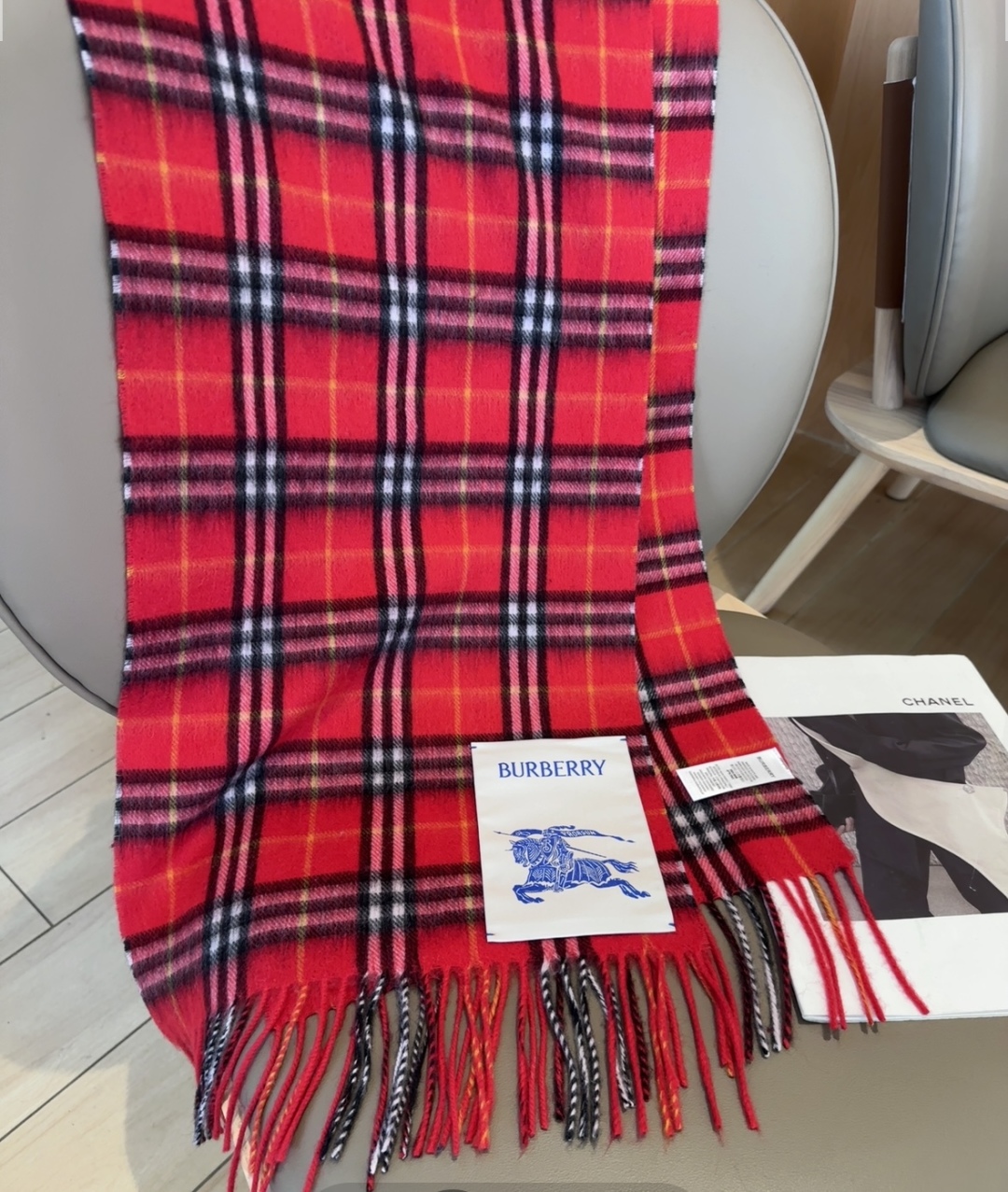 Burberry · 巴宝莉围巾❗️好看的要疯掉了，太有型太有魅力了❗️❗️非常斯文时尚的秋冬单品！真的