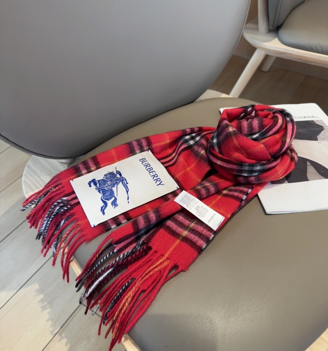 Burberry · 巴宝莉围巾❗️好看的要疯掉了，太有型太有魅力了❗️❗️非常斯文时尚的秋冬单品！真的