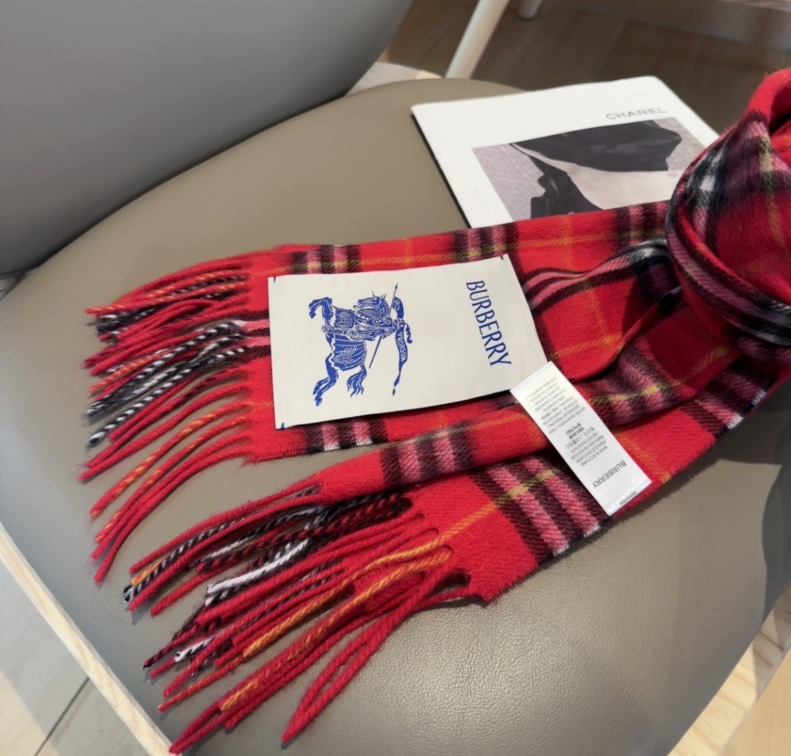Burberry · 巴宝莉围巾❗️好看的要疯掉了，太有型太有魅力了❗️❗️非常斯文时尚的秋冬单品！真的