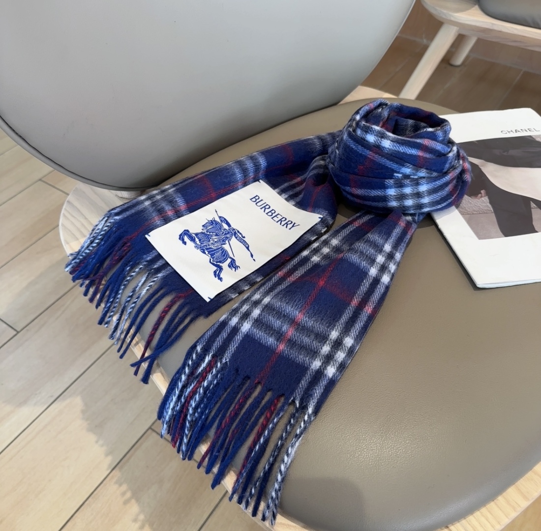 Burberry · 巴宝莉围巾❗️好看的要疯掉了，太有型太有魅力了❗️❗️非常斯文时尚的秋冬单品！真的