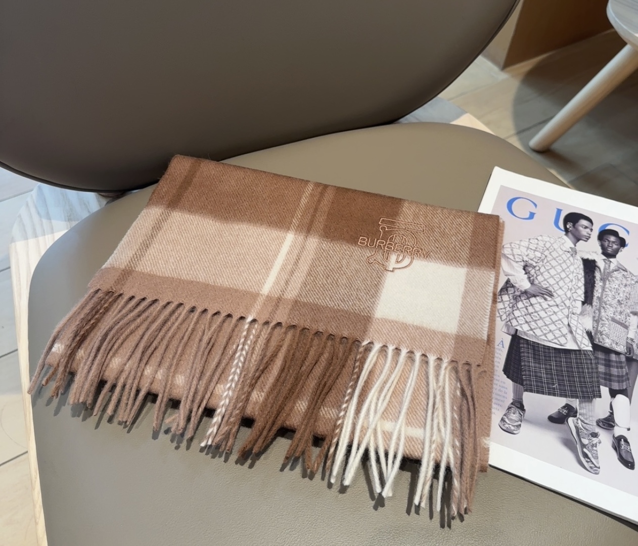 Burberry · 巴宝莉围巾❗️好看的要疯掉了，太有型太有魅力了❗️❗️非常斯文时尚的秋冬单品！真的