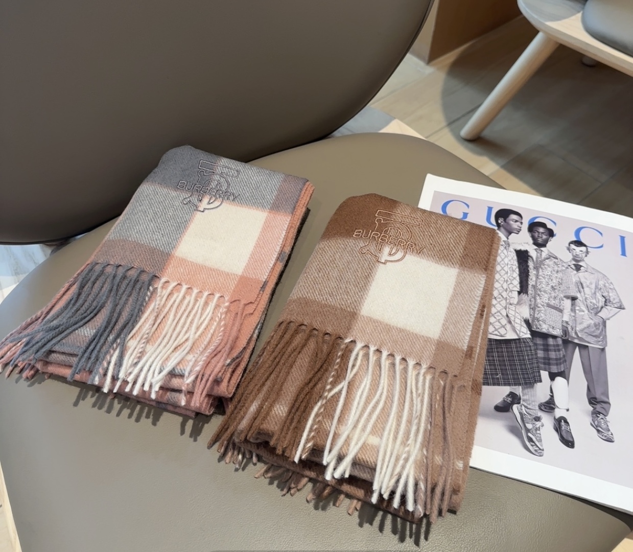 Burberry · 巴宝莉围巾❗️好看的要疯掉了，太有型太有魅力了❗️❗️非常斯文时尚的秋冬单品！真的