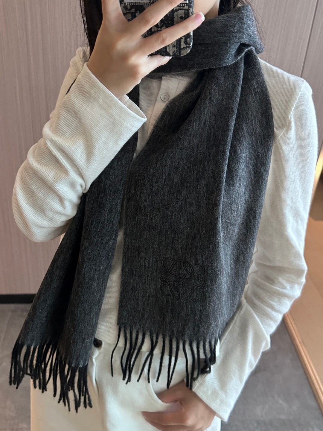 太美了😍罗意威 情侣款 美到要尖叫😱最新款🎊英伦欧美范儿 又是一款即时尚又实用的大围巾&长巾，🎆撞色的颜