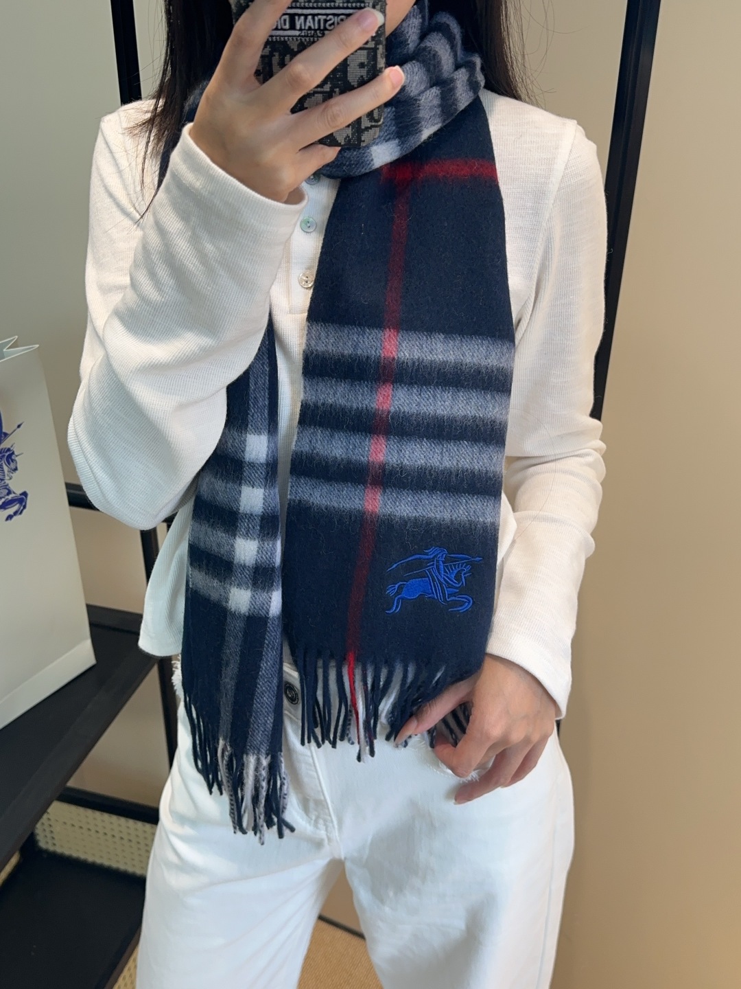 Burberry · 巴宝莉格子围巾❗️好看的要疯掉了，太有型太有魅力了❗️❗️非常斯文时尚的秋冬单品！