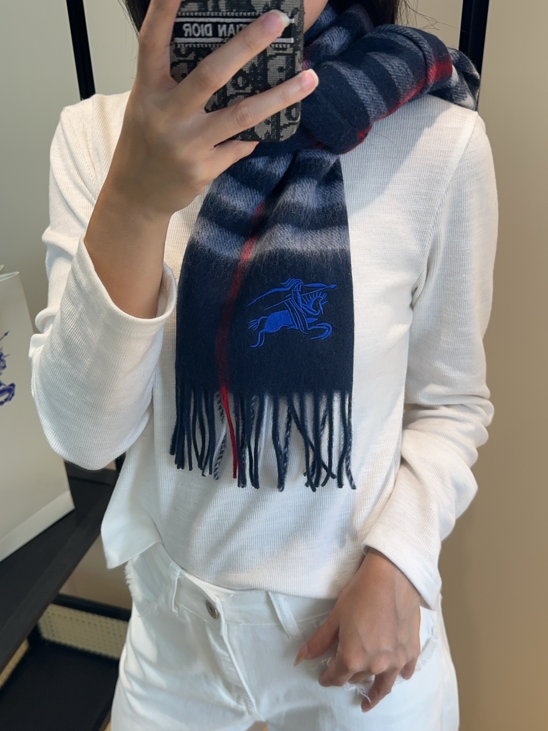 Burberry · 巴宝莉格子围巾❗️好看的要疯掉了，太有型太有魅力了❗️❗️非常斯文时尚的秋冬单品！