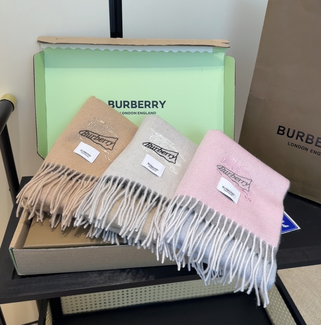 【▪️家属福利来了！！巴宝莉高端重磅男士围巾！】怒赞推荐，激动~！！下手绝对要快，同步专柜，最高端的男士