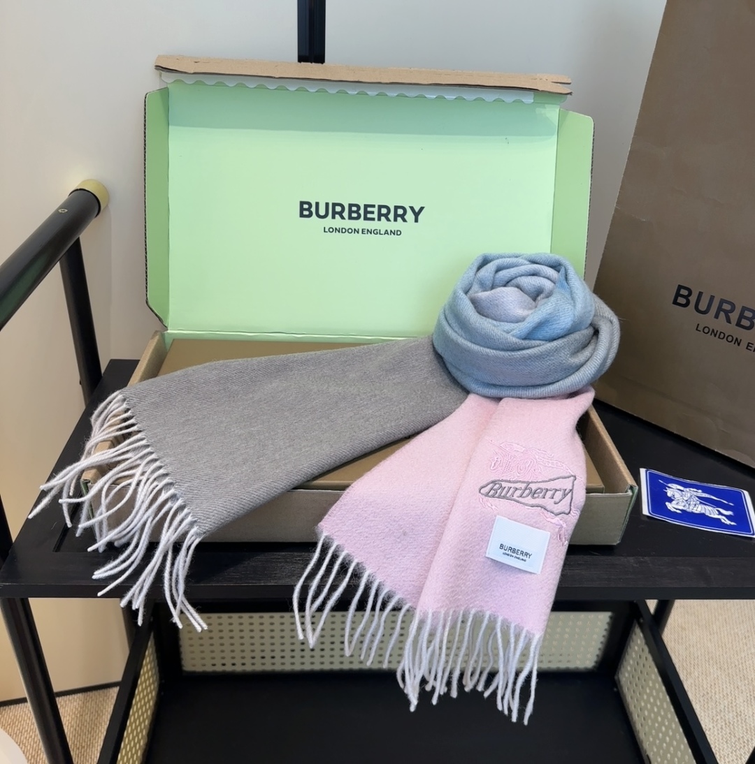 【▪️家属福利来了！！巴宝莉高端重磅男士围巾！】怒赞推荐，激动~！！下手绝对要快，同步专柜，最高端的男士