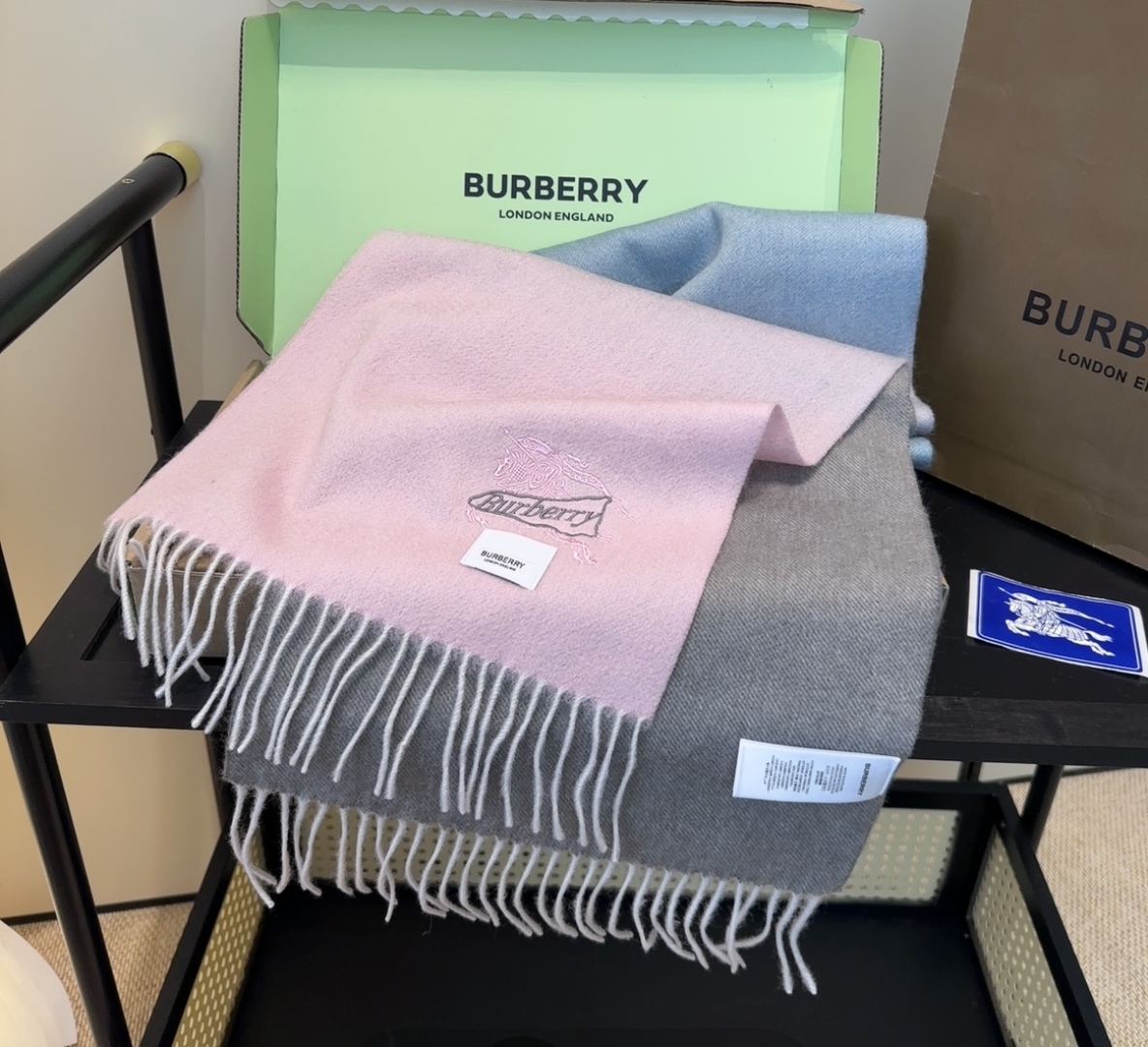 【▪️家属福利来了！！巴宝莉高端重磅男士围巾！】怒赞推荐，激动~！！下手绝对要快，同步专柜，最高端的男士