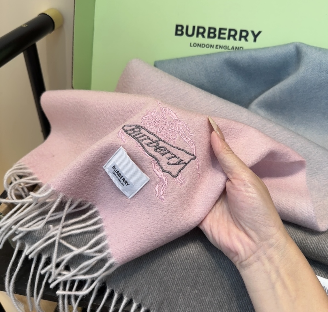 【▪️家属福利来了！！巴宝莉高端重磅男士围巾！】怒赞推荐，激动~！！下手绝对要快，同步专柜，最高端的男士