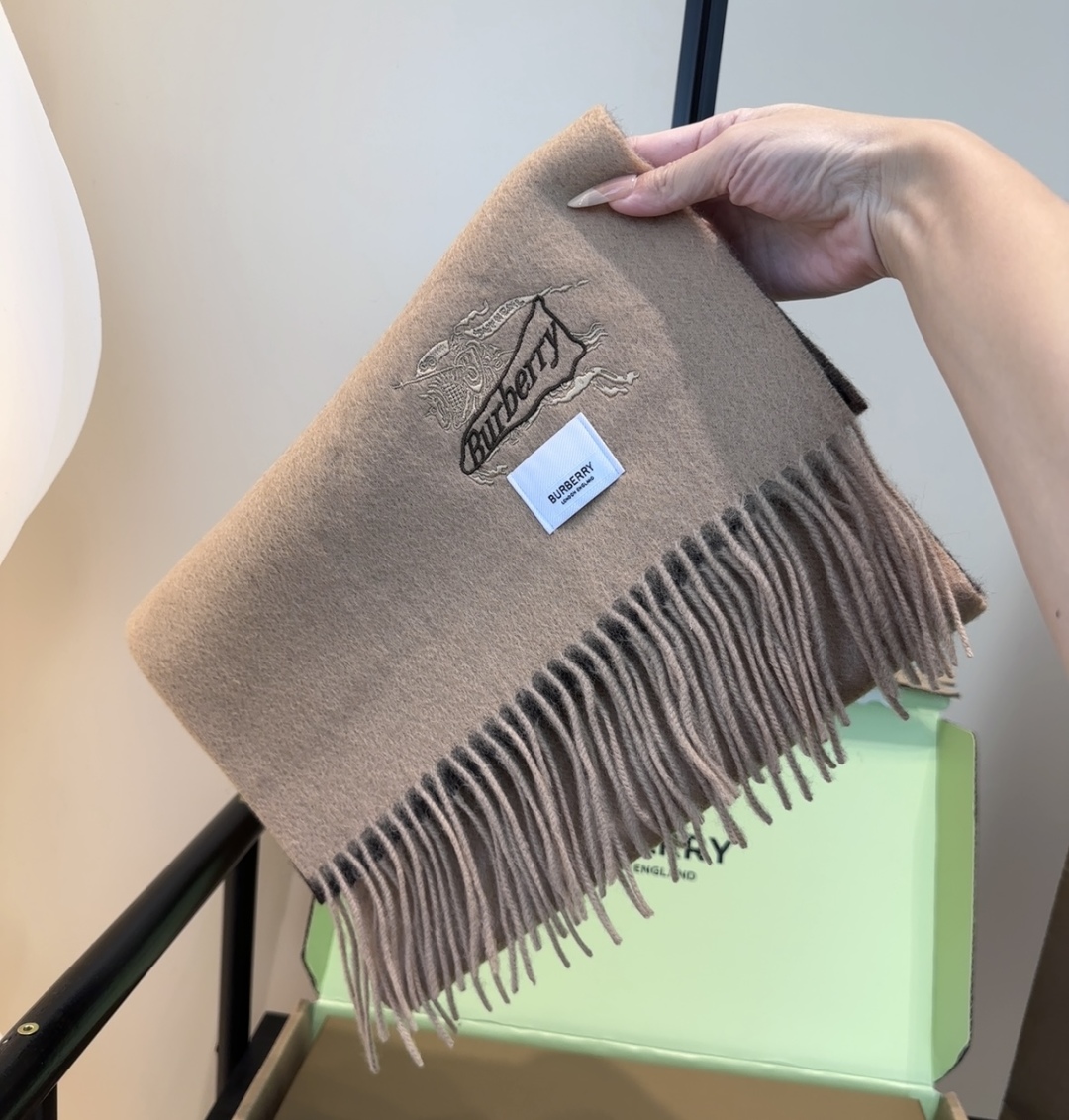 【▪️家属福利来了！！巴宝莉高端重磅男士围巾！】怒赞推荐，激动~！！下手绝对要快，同步专柜，最高端的男士