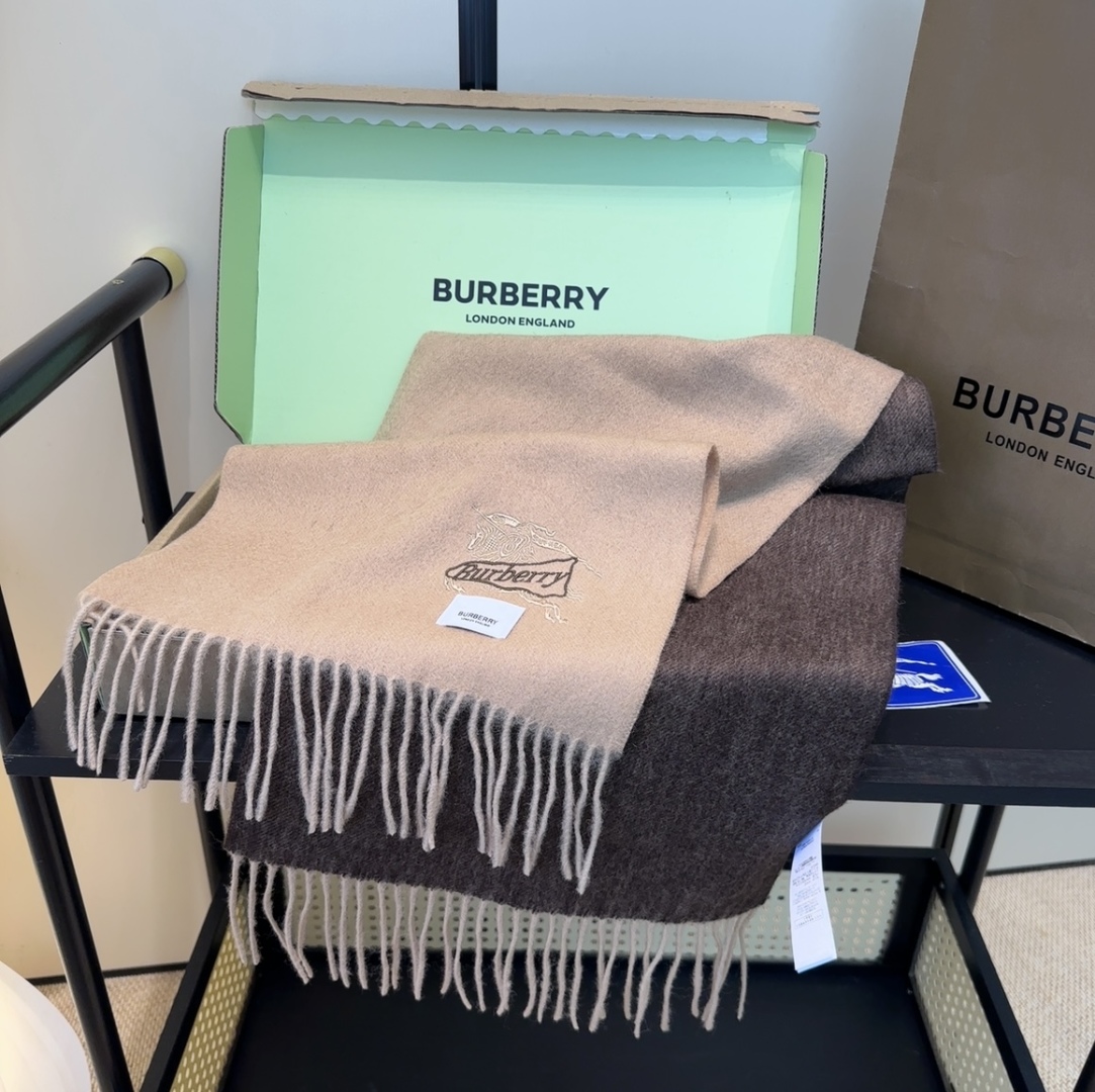 【▪️家属福利来了！！巴宝莉高端重磅男士围巾！】怒赞推荐，激动~！！下手绝对要快，同步专柜，最高端的男士