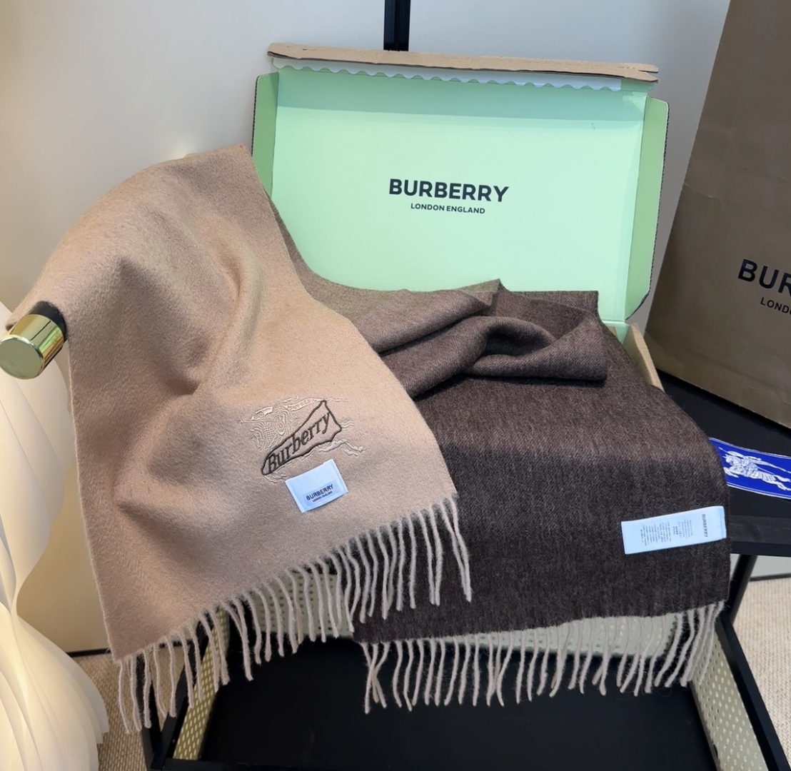 【▪️家属福利来了！！巴宝莉高端重磅男士围巾！】怒赞推荐，激动~！！下手绝对要快，同步专柜，最高端的男士