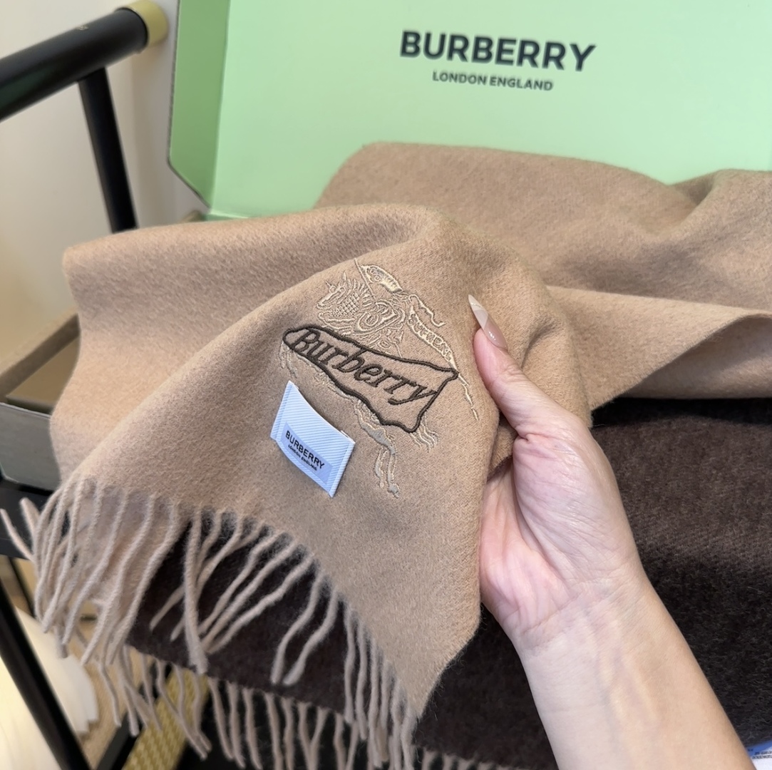 【▪️家属福利来了！！巴宝莉高端重磅男士围巾！】怒赞推荐，激动~！！下手绝对要快，同步专柜，最高端的男士