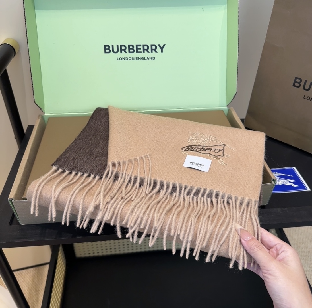 【▪️家属福利来了！！巴宝莉高端重磅男士围巾！】怒赞推荐，激动~！！下手绝对要快，同步专柜，最高端的男士