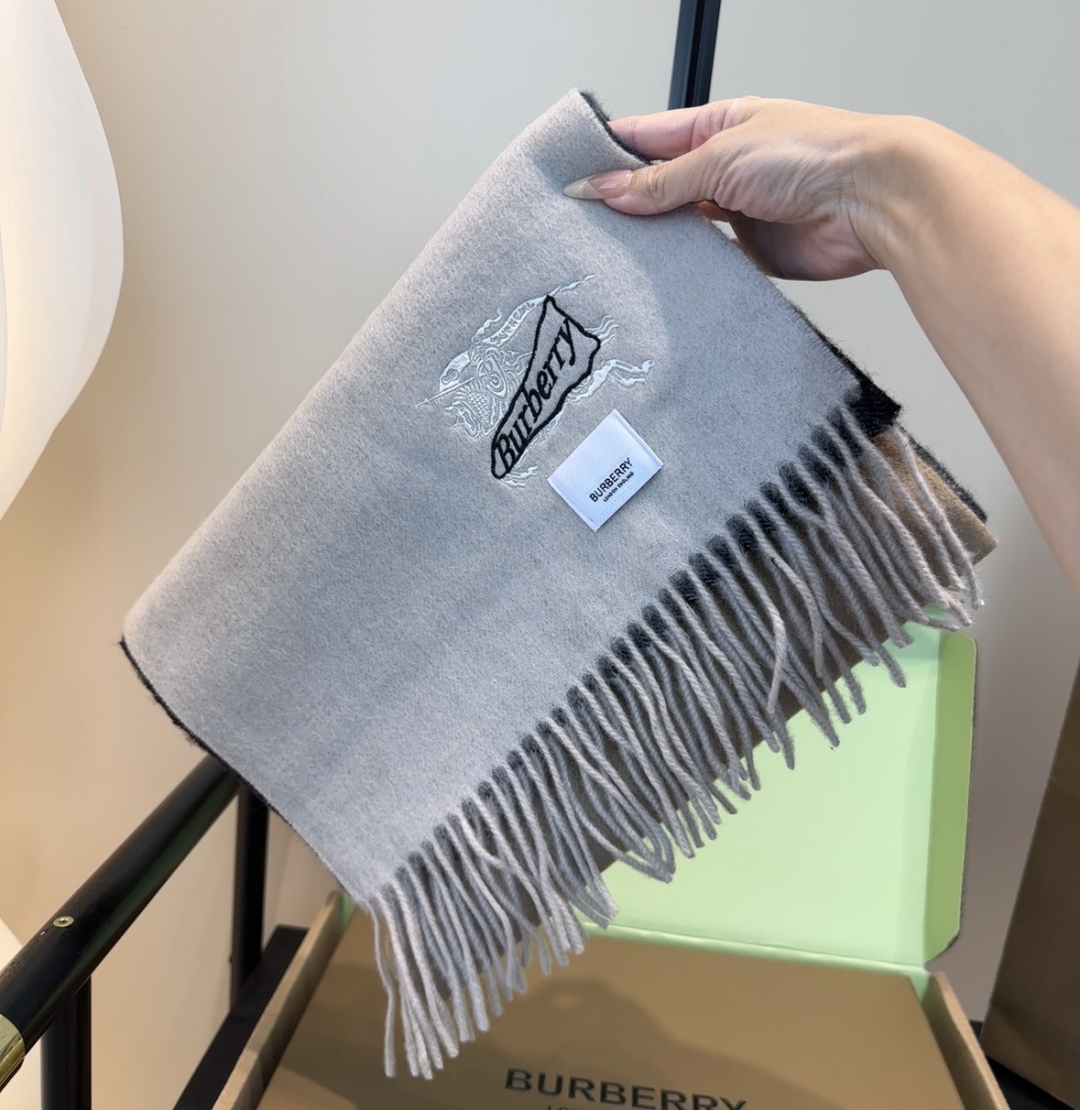 【▪️家属福利来了！！巴宝莉高端重磅男士围巾！】怒赞推荐，激动~！！下手绝对要快，同步专柜，最高端的男士