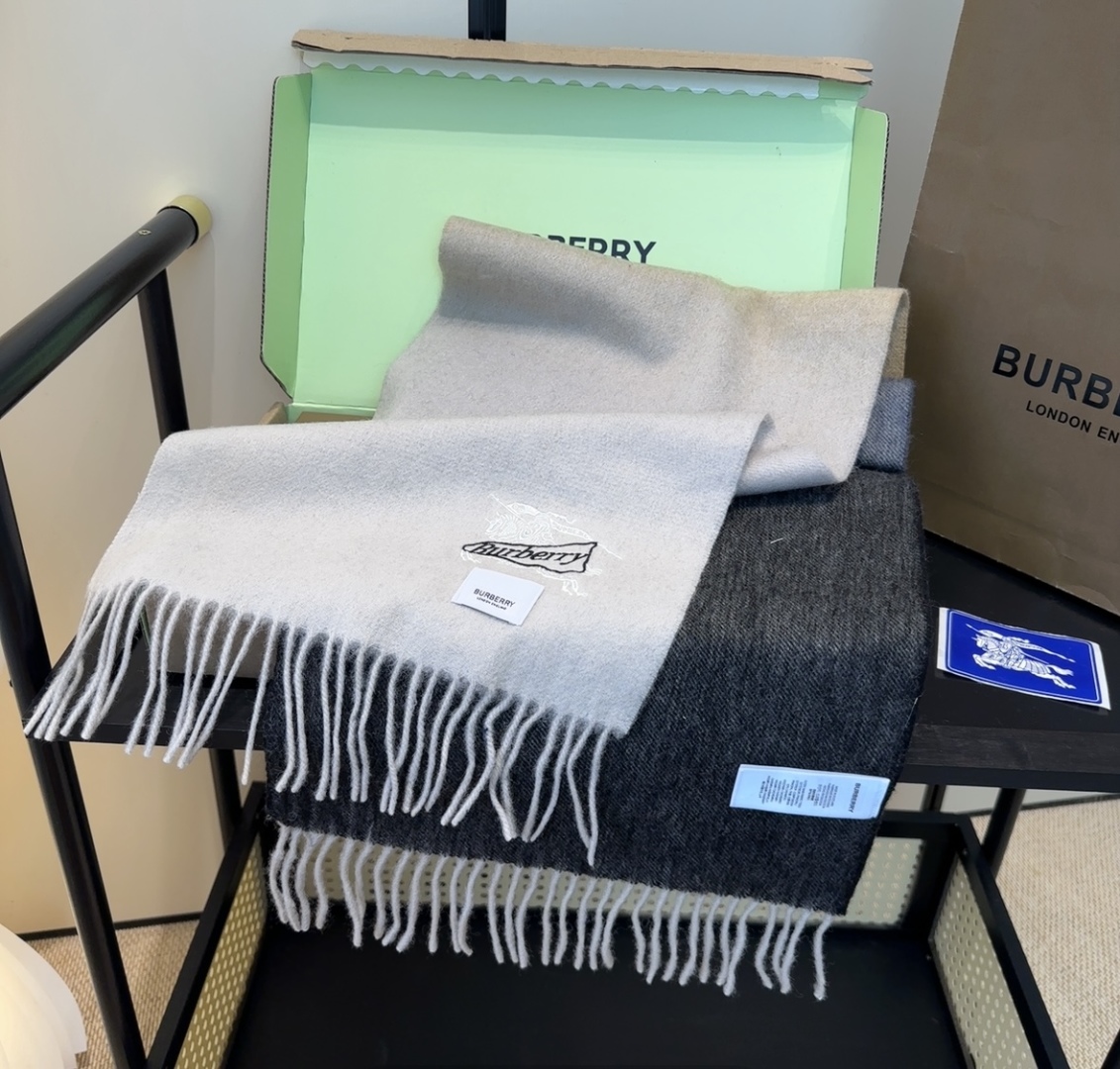 【▪️家属福利来了！！巴宝莉高端重磅男士围巾！】怒赞推荐，激动~！！下手绝对要快，同步专柜，最高端的男士