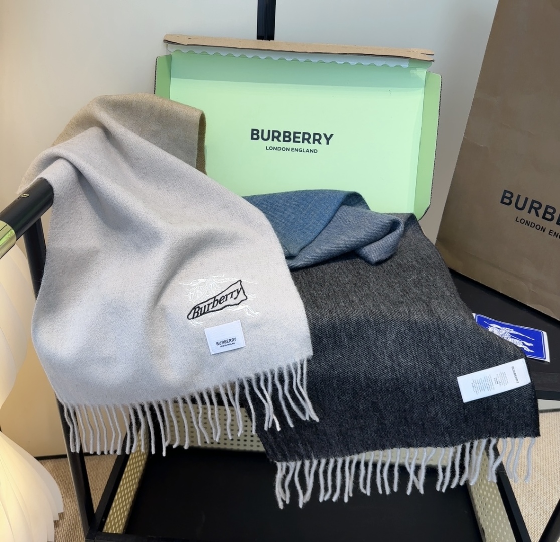 【▪️家属福利来了！！巴宝莉高端重磅男士围巾！】怒赞推荐，激动~！！下手绝对要快，同步专柜，最高端的男士