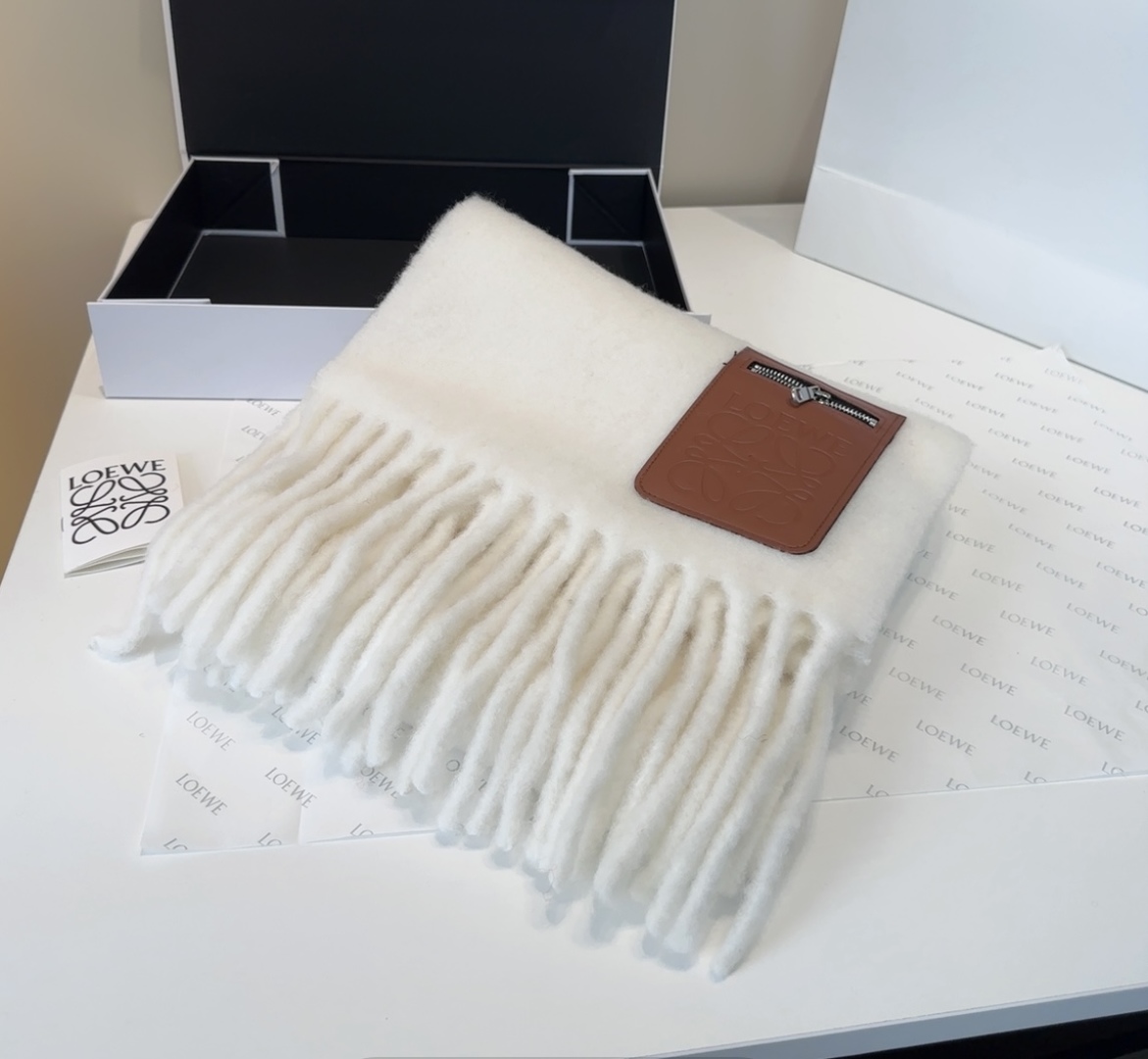 ▪❤️️罗意威超美新款马海毛围巾！超级推荐入手！】质感好货！主打的马海毛围巾~据说超难买哦！！打了好多次