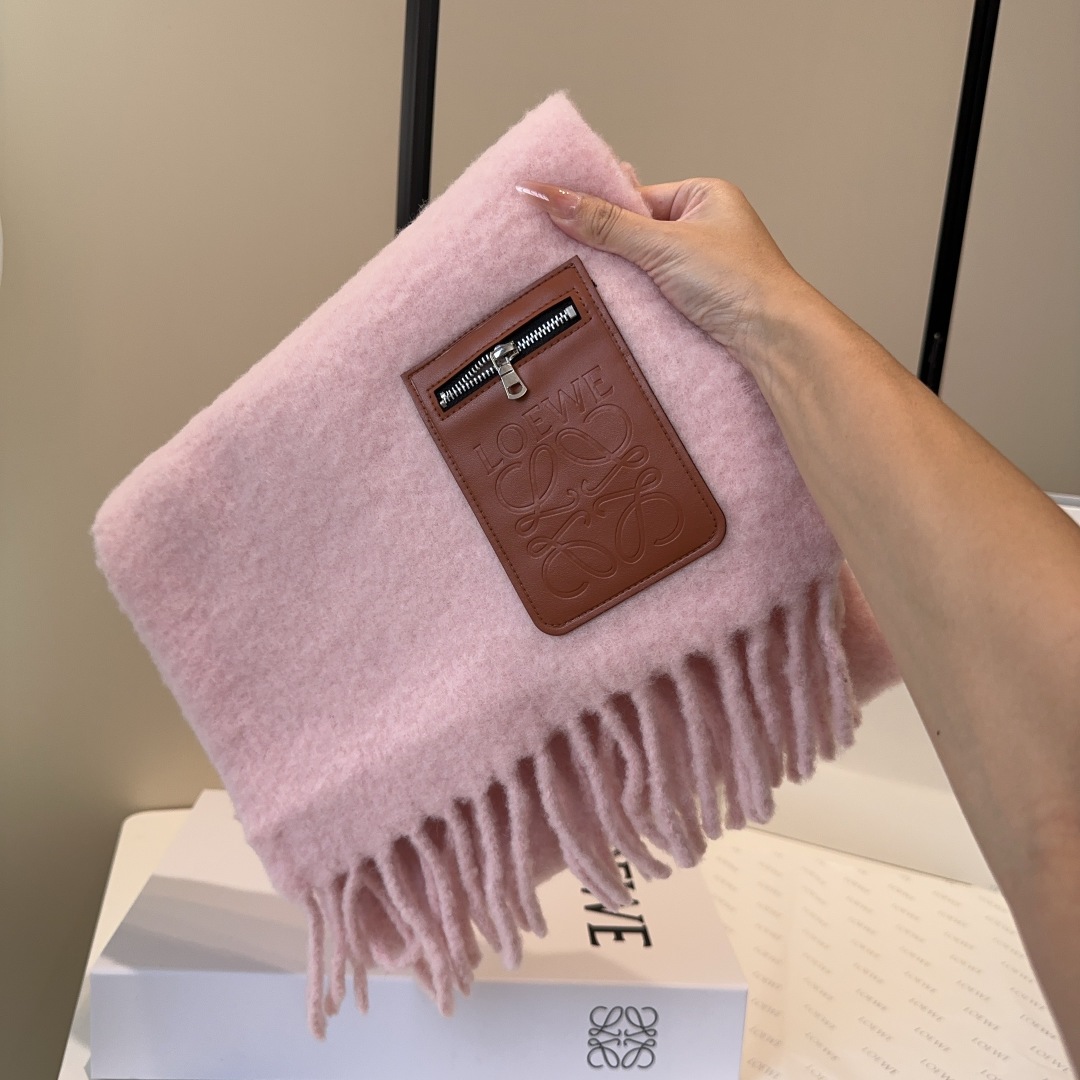 ▪❤️️罗意威超美新款马海毛围巾！超级推荐入手！】质感好货！主打的马海毛围巾~据说超难买哦！！打了好多次