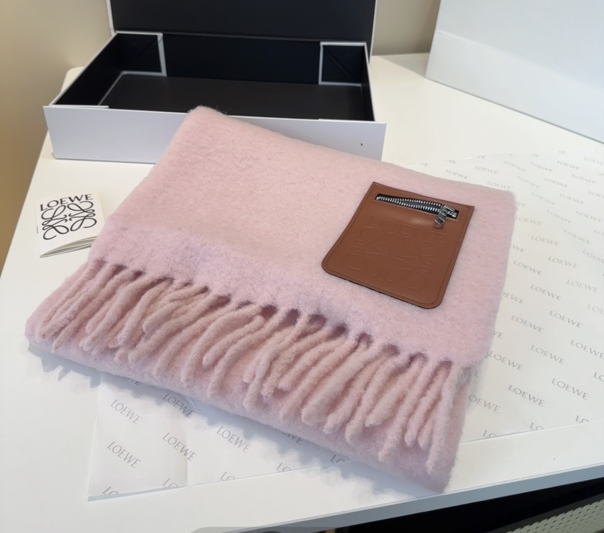 ▪❤️️罗意威超美新款马海毛围巾！超级推荐入手！】质感好货！主打的马海毛围巾~据说超难买哦！！打了好多次