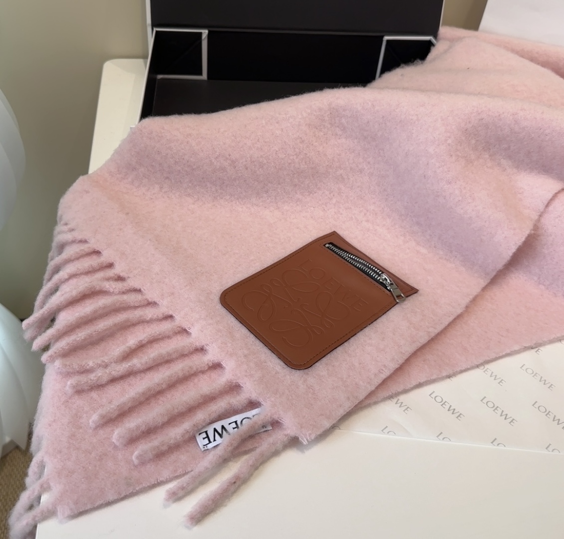 ▪❤️️罗意威超美新款马海毛围巾！超级推荐入手！】质感好货！主打的马海毛围巾~据说超难买哦！！打了好多次