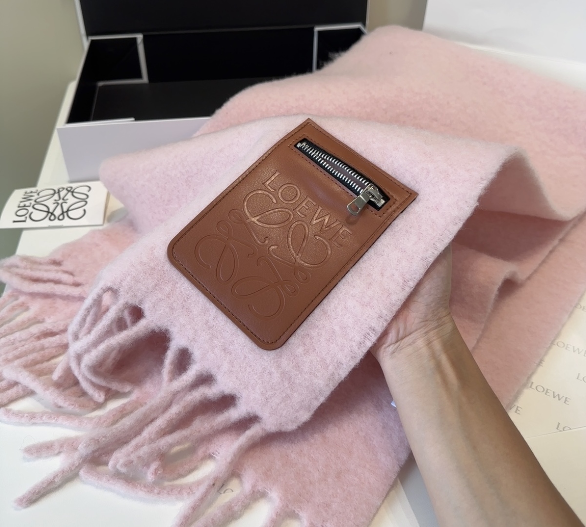 ▪❤️️罗意威超美新款马海毛围巾！超级推荐入手！】质感好货！主打的马海毛围巾~据说超难买哦！！打了好多次