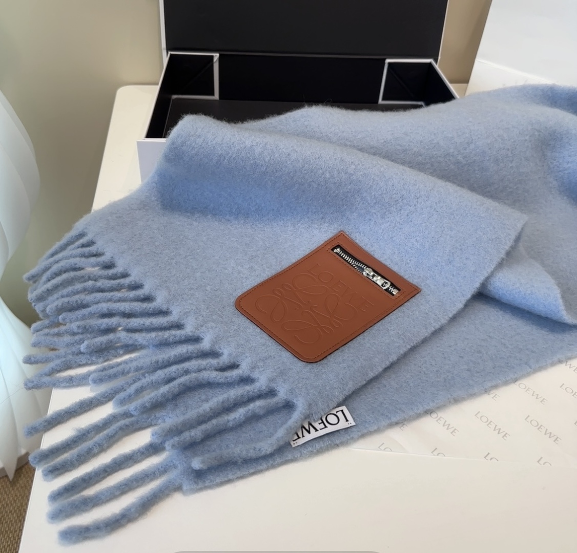 ▪❤️️罗意威超美新款马海毛围巾！超级推荐入手！】质感好货！主打的马海毛围巾~据说超难买哦！！打了好多次