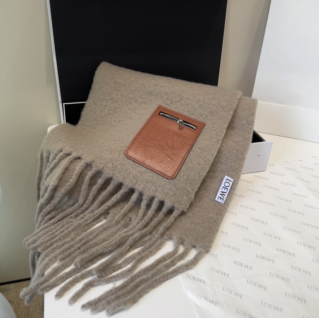 ▪❤️️罗意威超美新款马海毛围巾！超级推荐入手！】质感好货！主打的马海毛围巾~据说超难买哦！！打了好多次