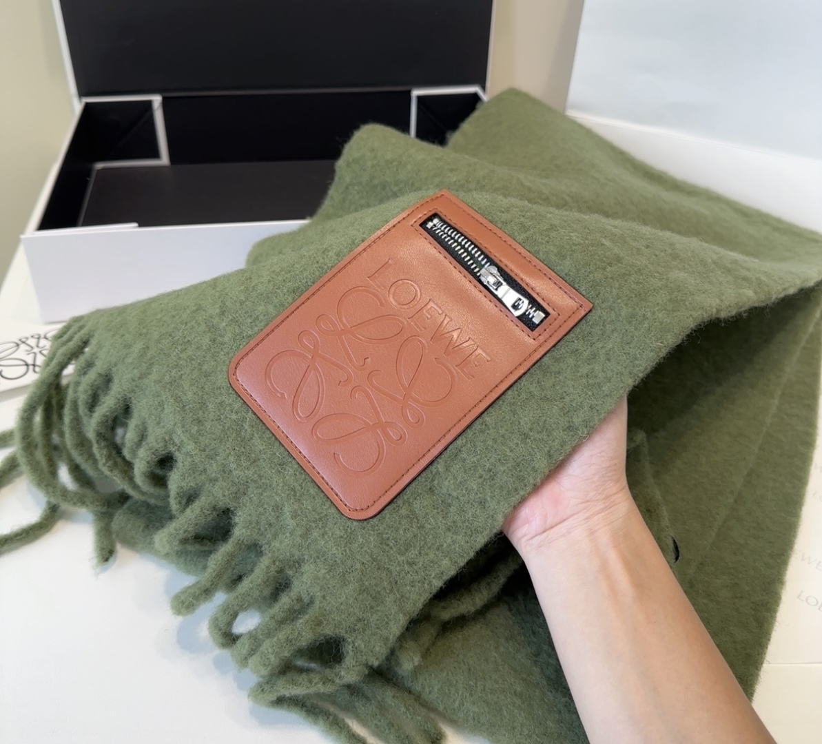 ▪❤️️罗意威超美新款马海毛围巾！超级推荐入手！】质感好货！主打的马海毛围巾~据说超难买哦！！打了好多次