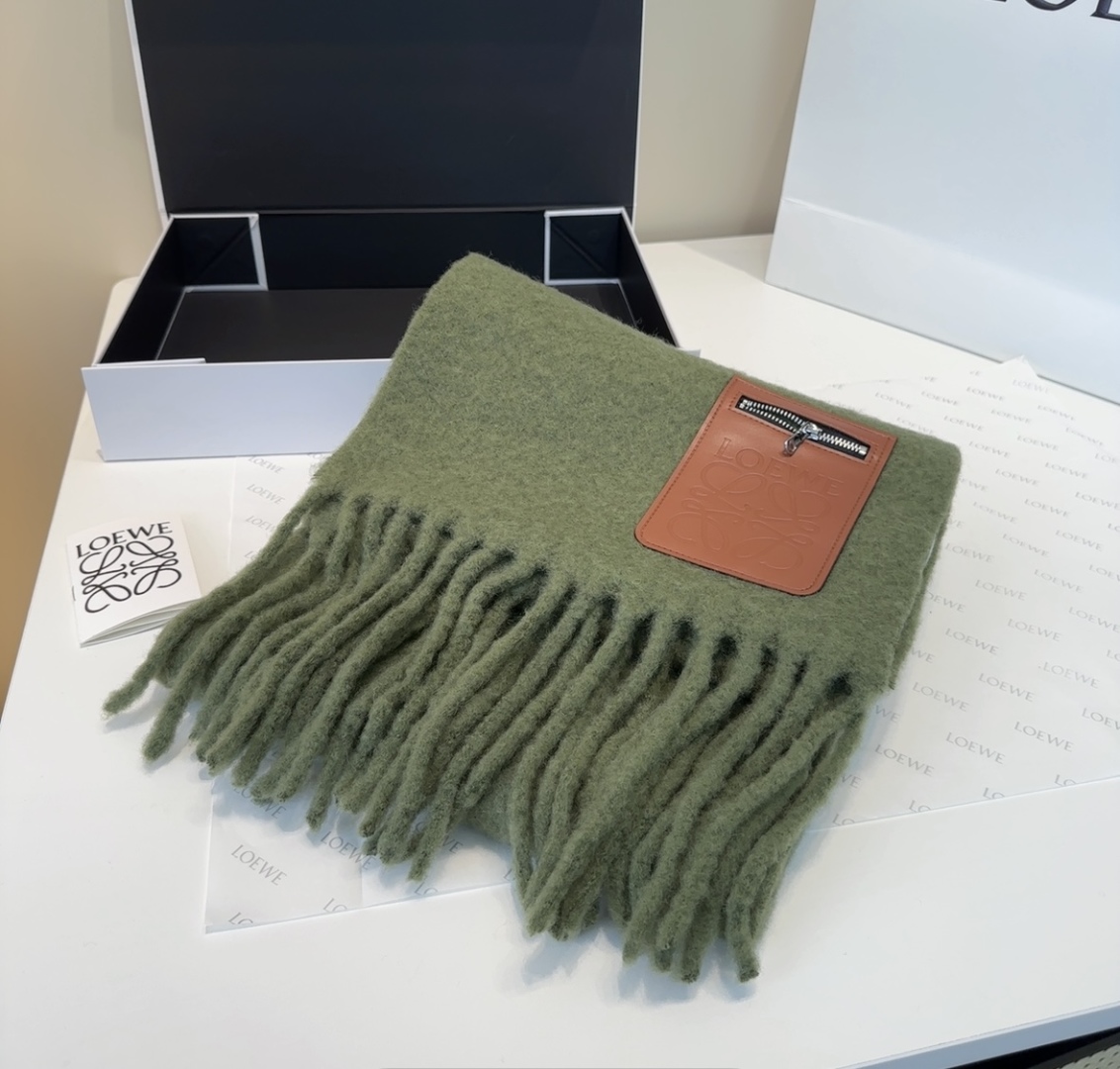 ▪❤️️罗意威超美新款马海毛围巾！超级推荐入手！】质感好货！主打的马海毛围巾~据说超难买哦！！打了好多次