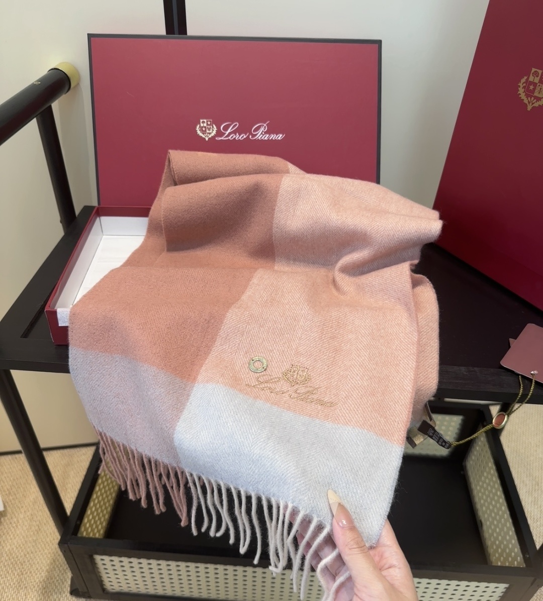 🆕Loro Piana · 【贸易公司尾单,极品山羊绒围巾披肩】送人自留都太高大上了😍重磅上新,爆款爆款