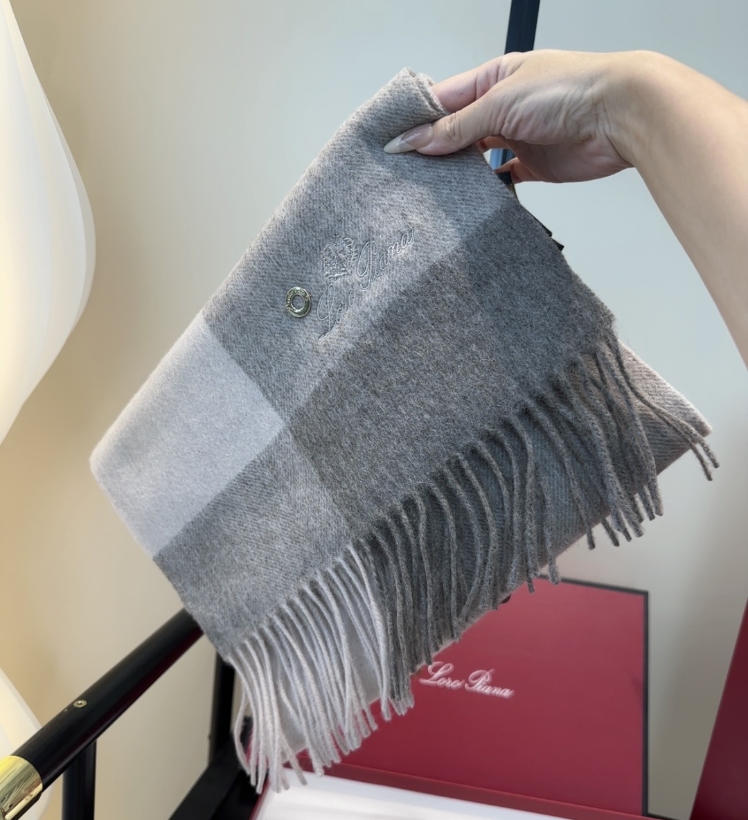 🆕Loro Piana · 【贸易公司尾单,极品山羊绒围巾披肩】送人自留都太高大上了😍重磅上新,爆款爆款