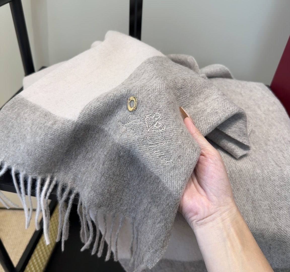 🆕Loro Piana · 【贸易公司尾单,极品山羊绒围巾披肩】送人自留都太高大上了😍重磅上新,爆款爆款