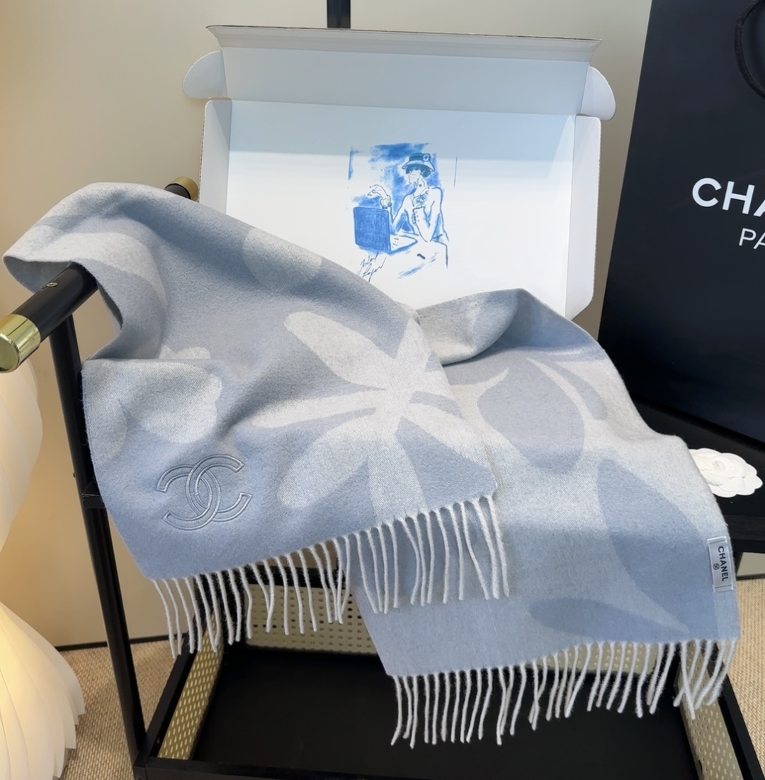 【▪Chanel · 香奈儿难得一见的温柔配色，超级迷恋❗️气质低调恬静又不失优雅❗️】重点推荐❗️高级