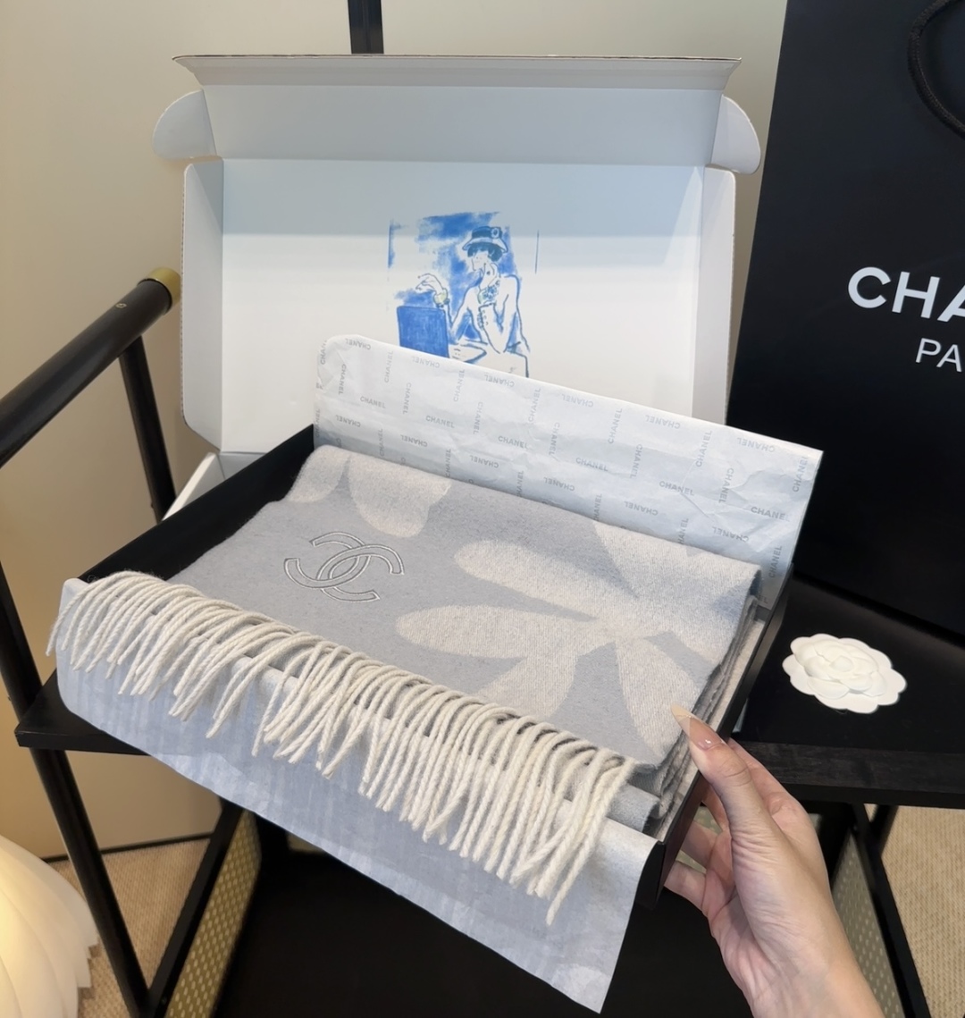 【▪Chanel · 香奈儿难得一见的温柔配色，超级迷恋❗️气质低调恬静又不失优雅❗️】重点推荐❗️高级