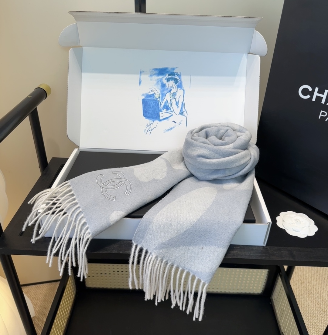 【▪Chanel · 香奈儿难得一见的温柔配色，超级迷恋❗️气质低调恬静又不失优雅❗️】重点推荐❗️高级