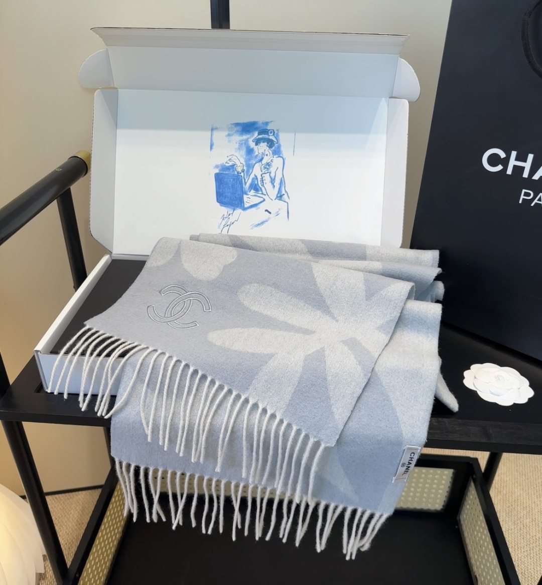 【▪Chanel · 香奈儿难得一见的温柔配色，超级迷恋❗️气质低调恬静又不失优雅❗️】重点推荐❗️高级