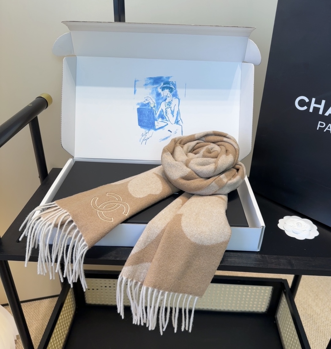 【▪Chanel · 香奈儿难得一见的温柔配色，超级迷恋❗️气质低调恬静又不失优雅❗️】重点推荐❗️高级