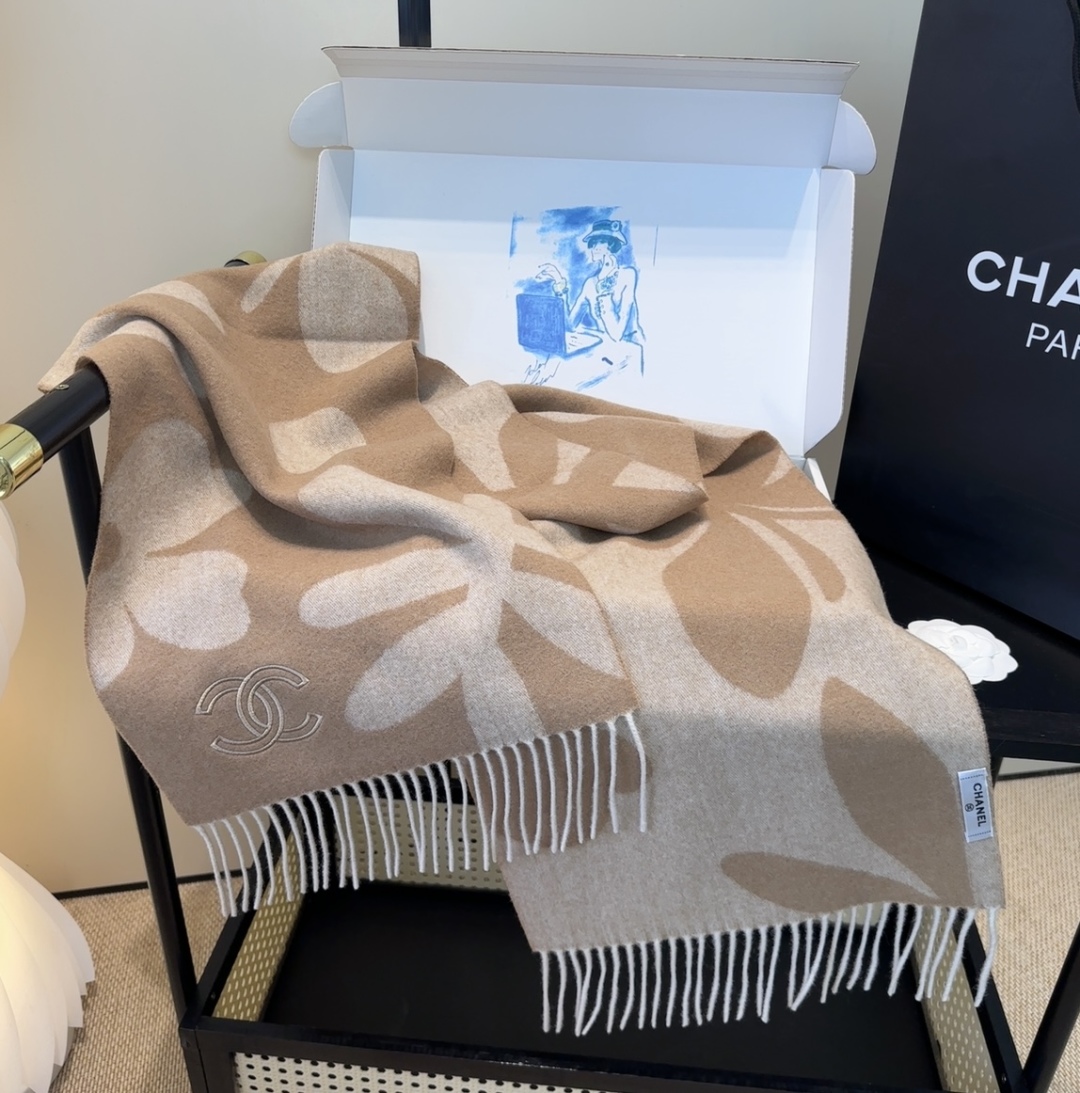 【▪Chanel · 香奈儿难得一见的温柔配色，超级迷恋❗️气质低调恬静又不失优雅❗️】重点推荐❗️高级