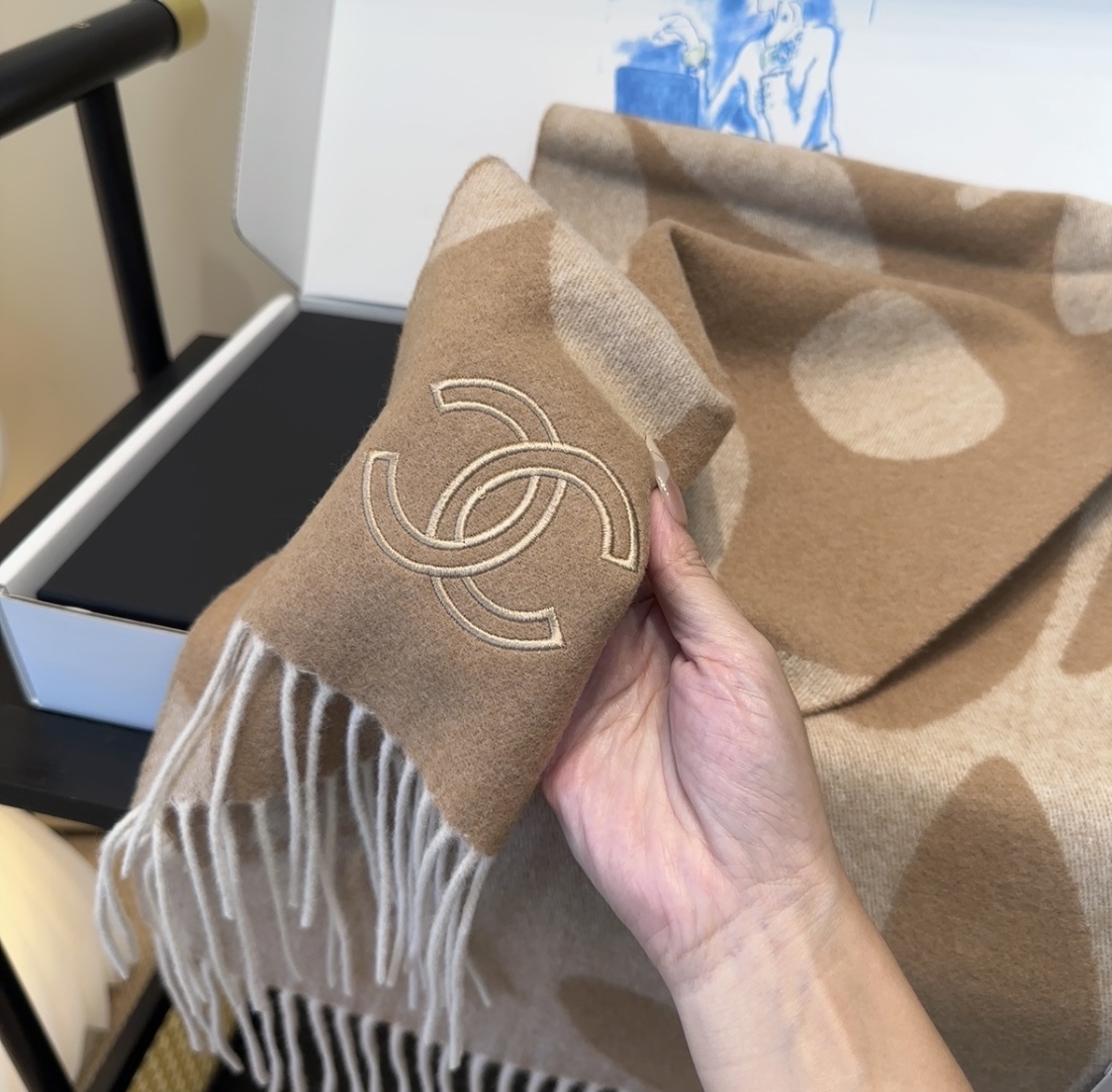 【▪Chanel · 香奈儿难得一见的温柔配色，超级迷恋❗️气质低调恬静又不失优雅❗️】重点推荐❗️高级