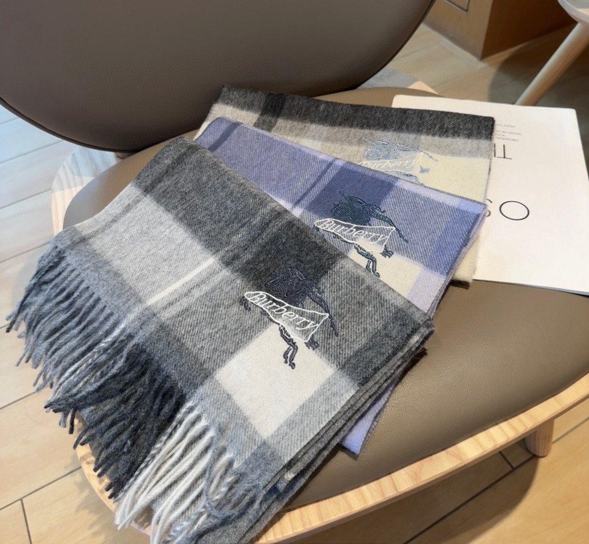 Burberry · 巴宝莉围巾❗️好看的要疯掉了，太有型太有魅力了❗️❗️非常斯文时尚的秋冬单品！真的