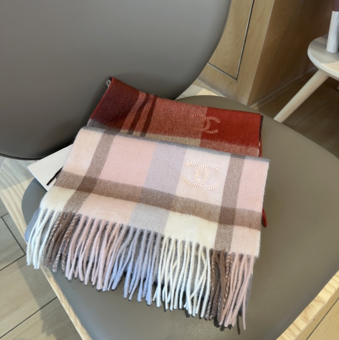 【▪Chanel · 香奈儿难得一见的温柔配色，超级迷恋❗️气质低调恬静又不失优雅❗️】重点推荐❗️高级