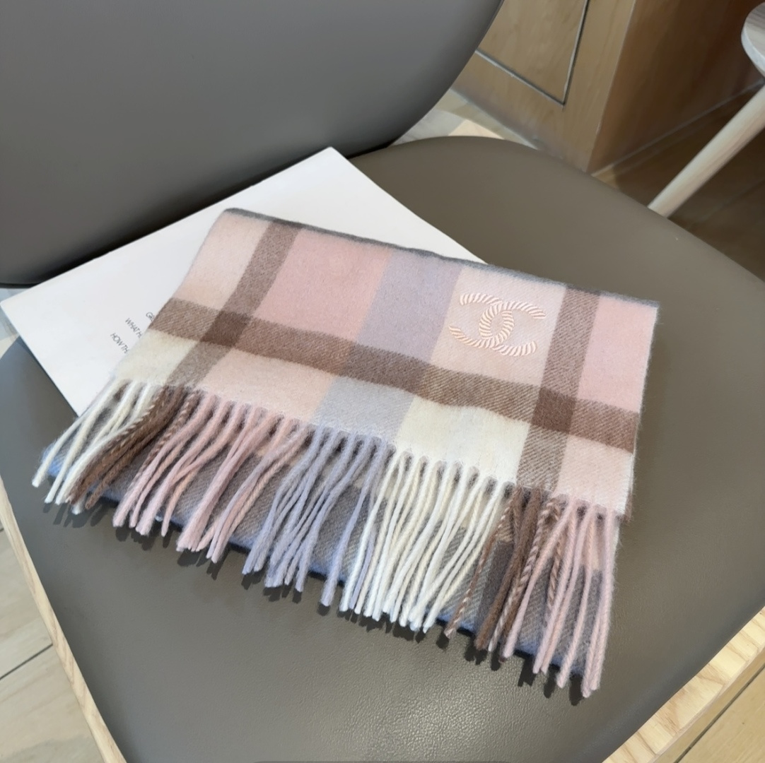 【▪Chanel · 香奈儿难得一见的温柔配色，超级迷恋❗️气质低调恬静又不失优雅❗️】重点推荐❗️高级